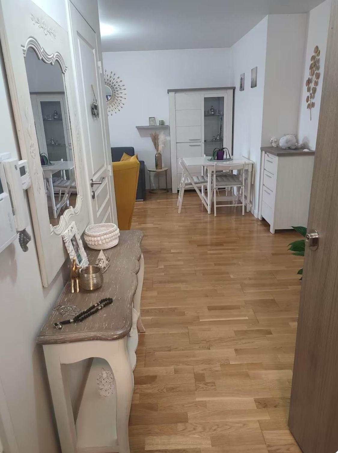 Logement A Cote De L'Aeroport Orly アティス・モンス エクステリア 写真