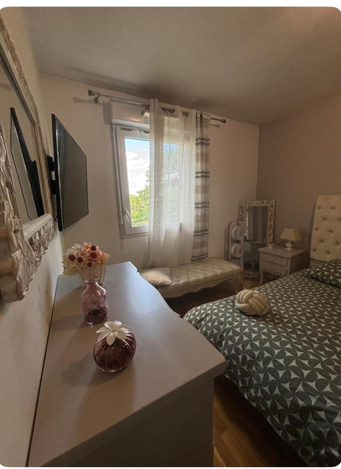 Logement A Cote De L'Aeroport Orly アティス・モンス エクステリア 写真